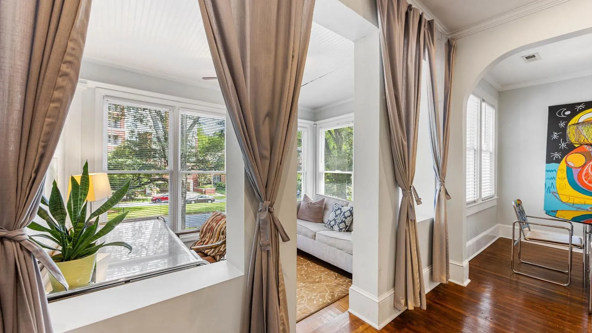 Light Filled 2 Bedroom In Myers Park With A Porch Charlotte USA