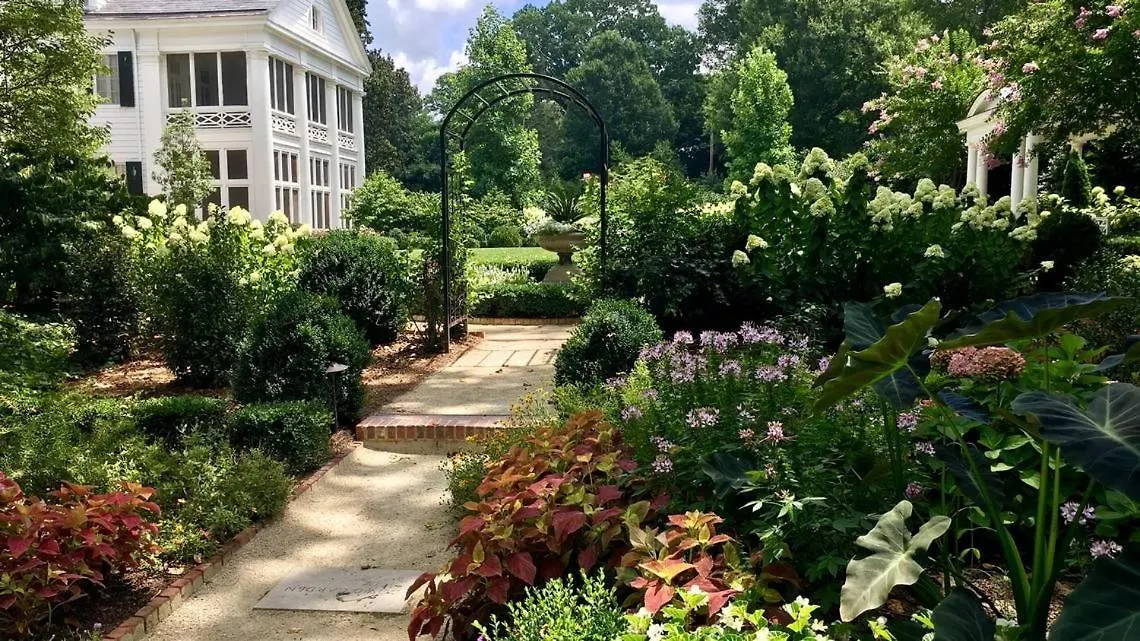 Light Filled 2 Bedroom In Myers Park With A Porch Charlotte