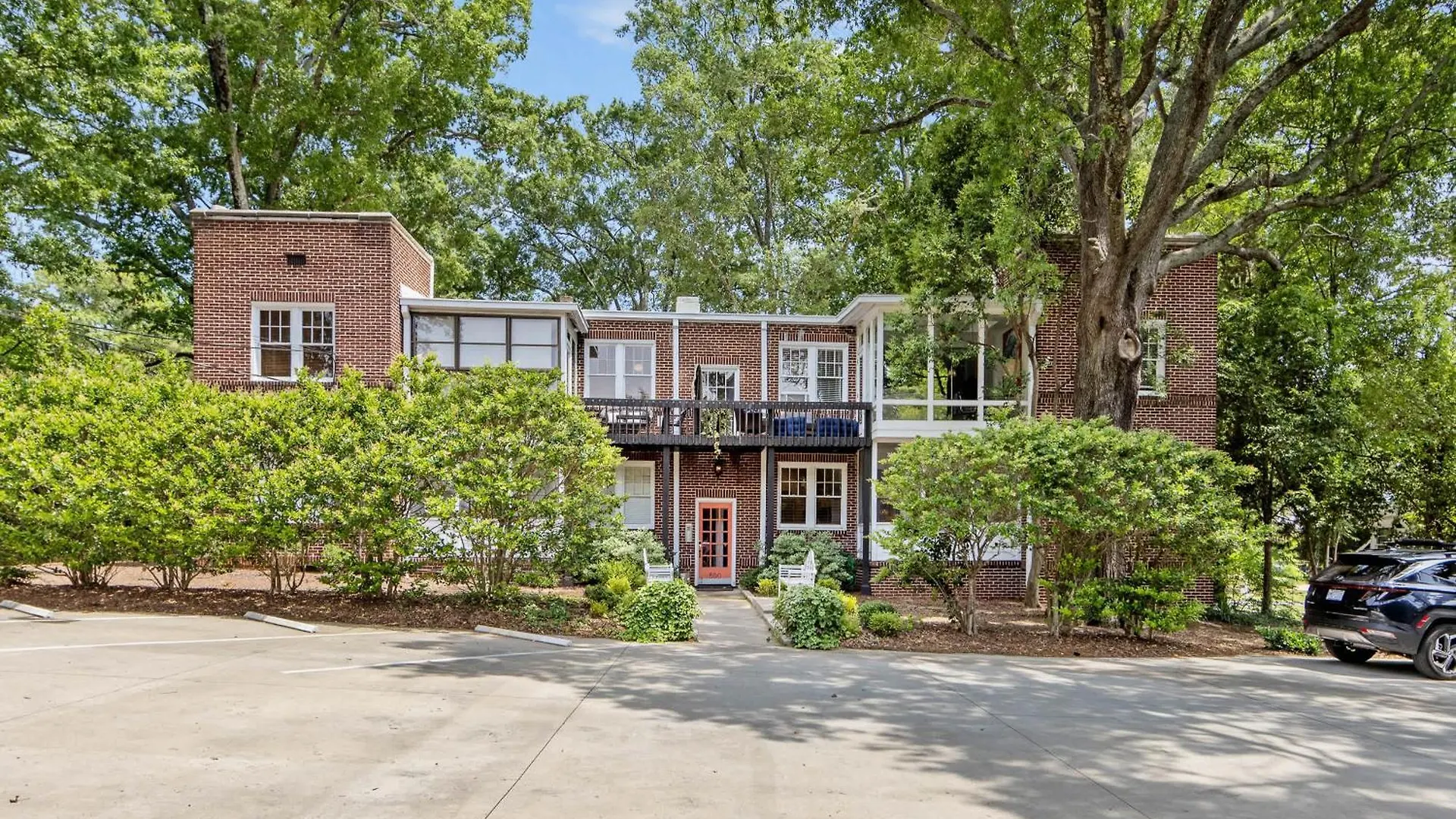 Light Filled 2 Bedroom In Myers Park With A Porch Charlotte USA