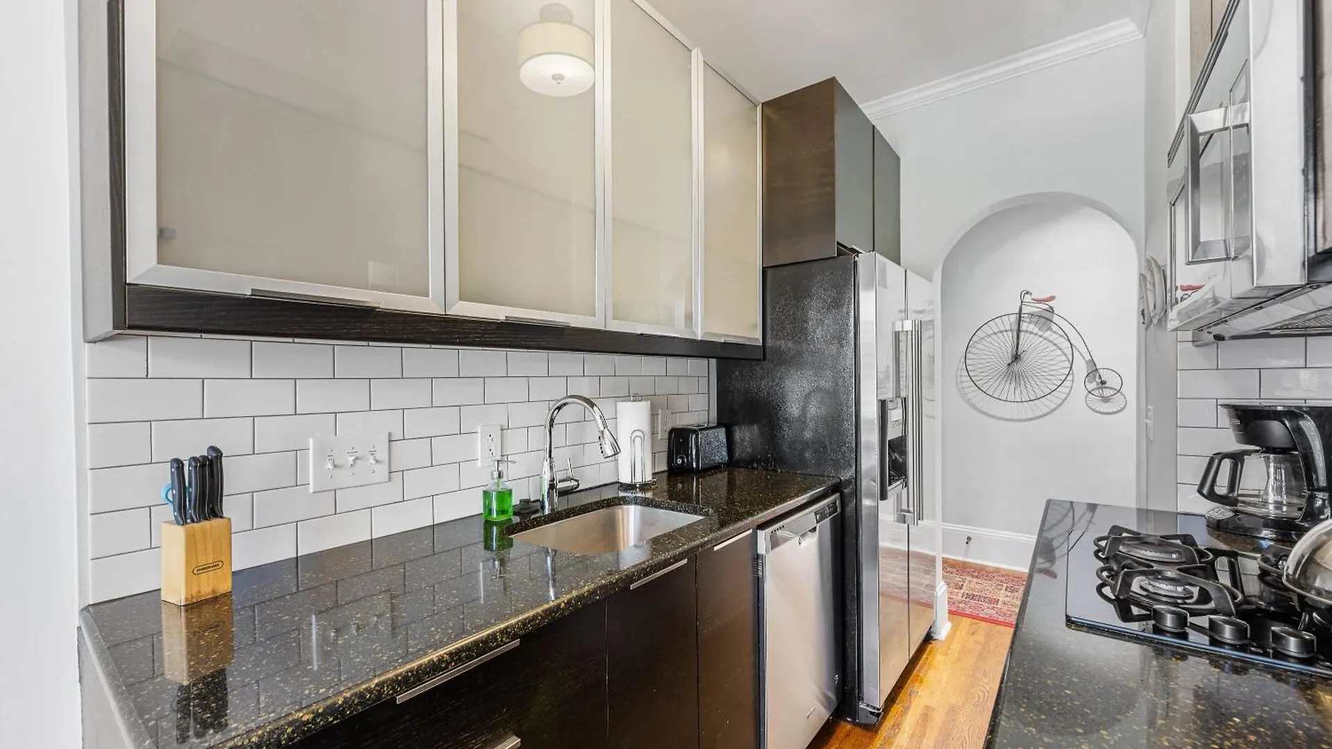 Light Filled 2 Bedroom In Myers Park With A Porch Charlotte USA