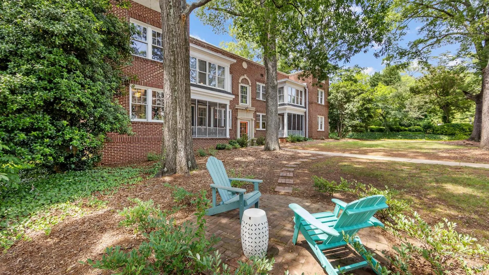 Light Filled 2 Bedroom In Myers Park With A Porch Charlotte 0*,  USA
