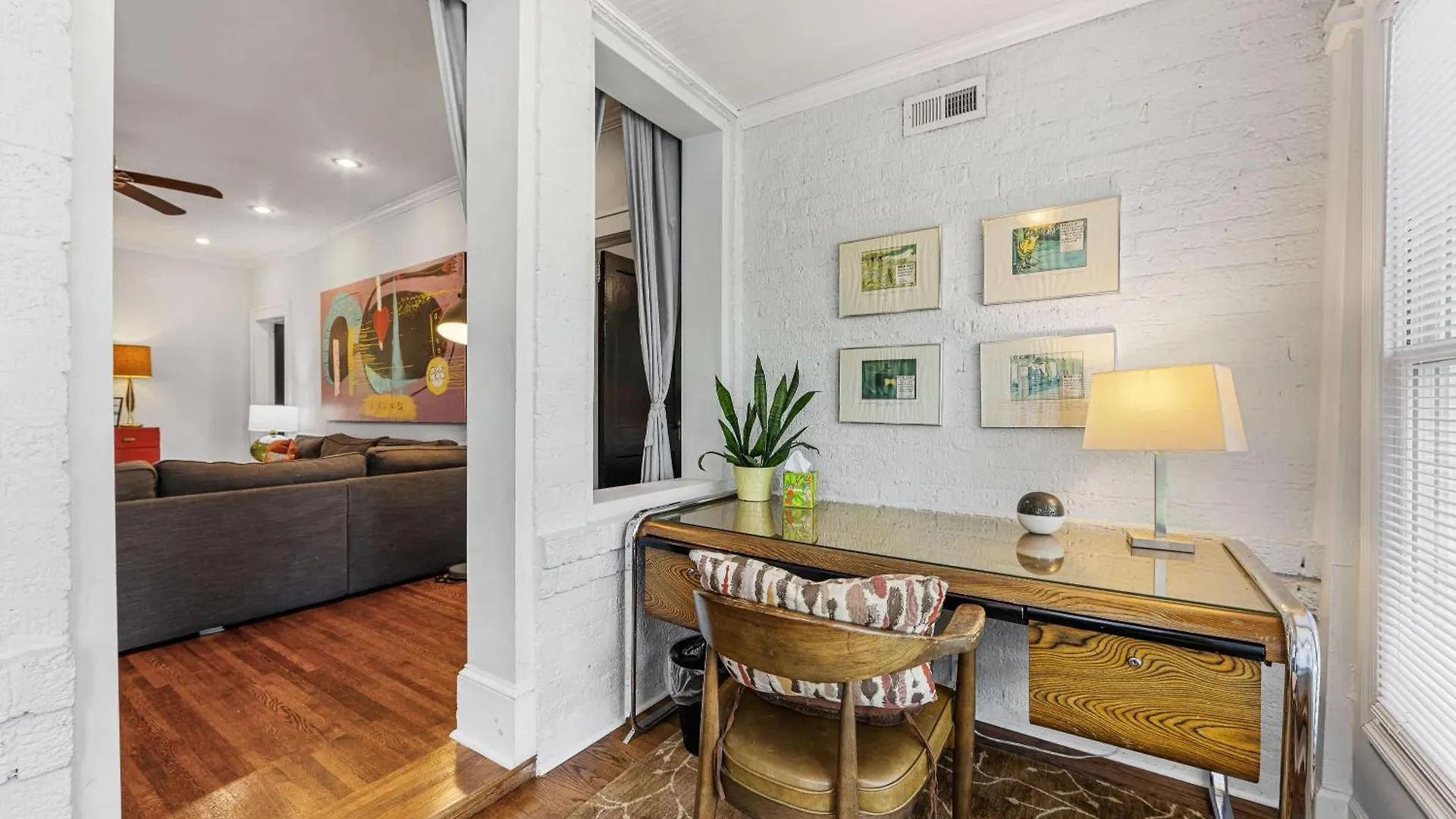 Light Filled 2 Bedroom In Myers Park With A Porch Charlotte Feriehus