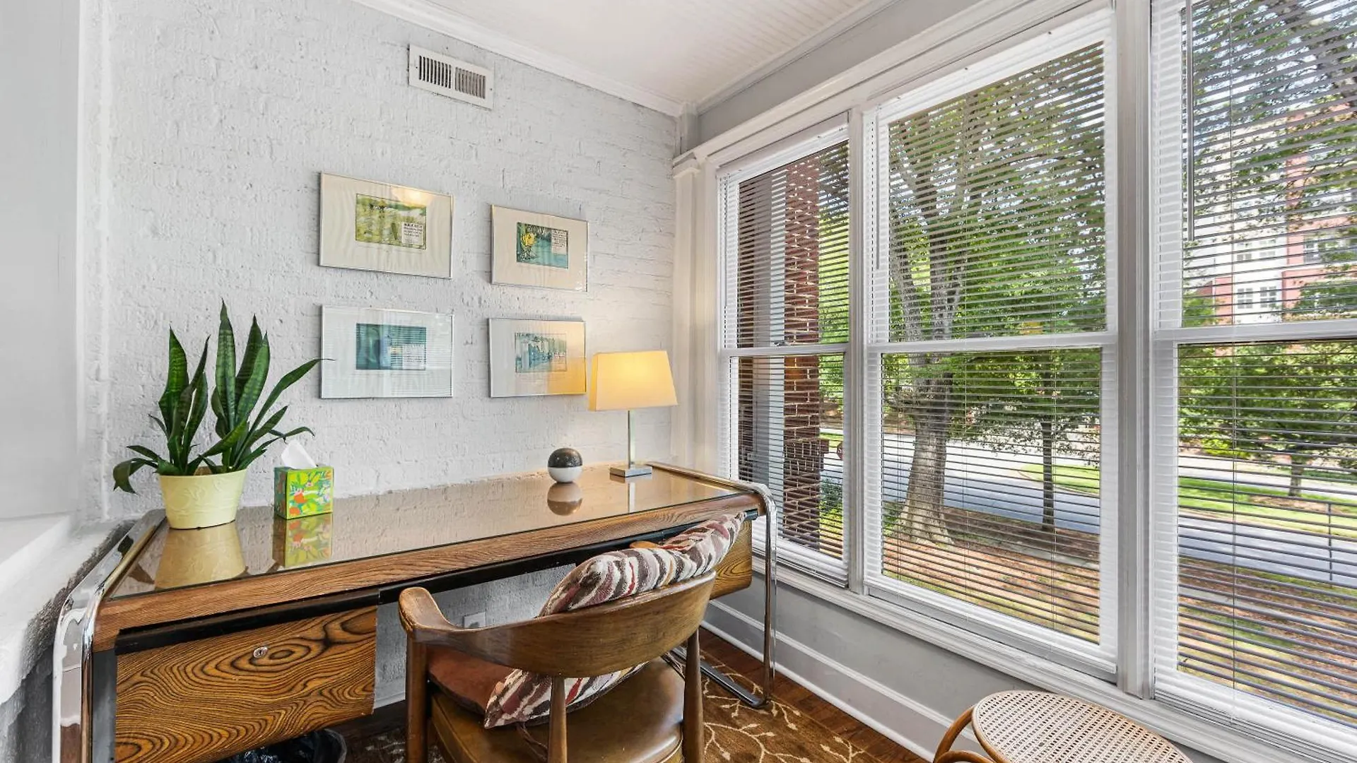 Light Filled 2 Bedroom In Myers Park With A Porch Charlotte 0*,  USA